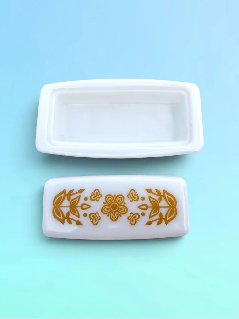 Pyrex vintage milk